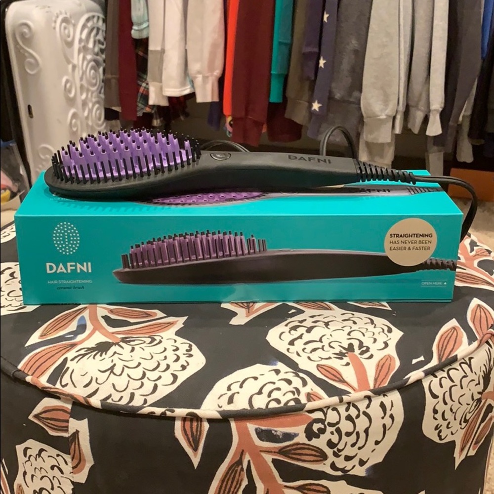 ❌SOLD on Ⓜ️❌Dafni straightening brush *like new* - Picture 2 of 6